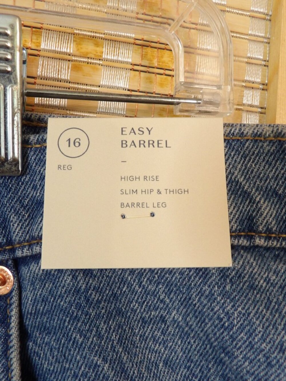 NWT Women's Universal Thread Size 16 High-Rise Easy Barrel Ankle Jeans - Picture 4 of 6